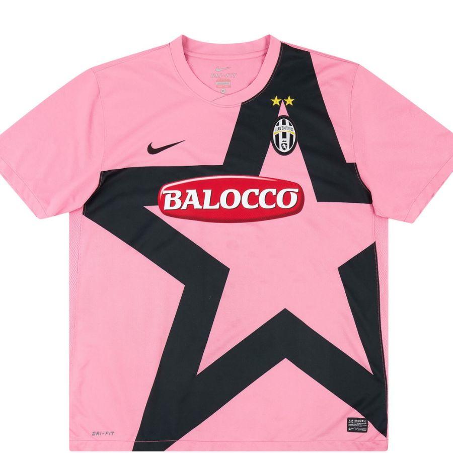 BRINDE-2024-10-06T173648.847 Juventus Away Retro Jersey 2011/12 - Image 1