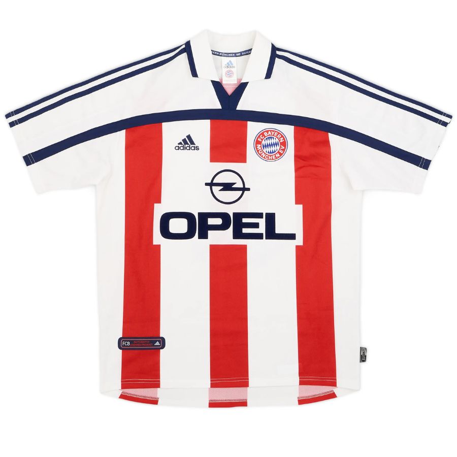 BRINDE-2024-11-22T185037.513_47738186-7f6f-4565-a14d-7ca7dafee2c6 Bayern Munich Away Retro Jersey 2000/01 - Image 1