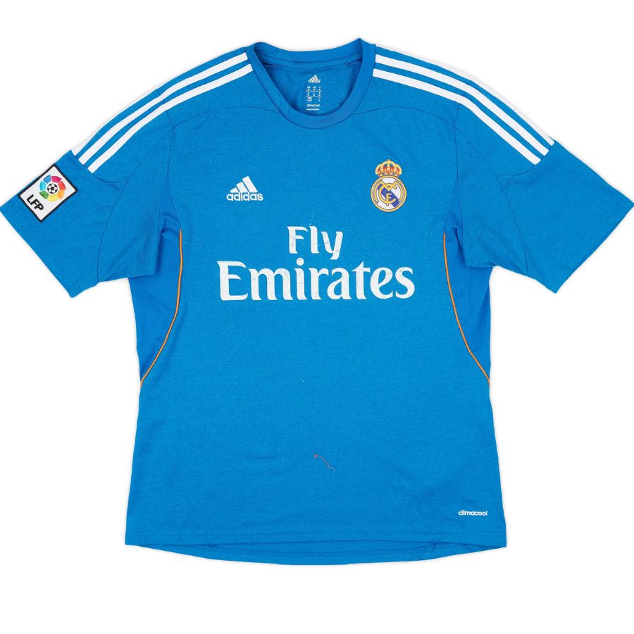 BRINDE-2024-11-22T193446.571 Real Madrid Away Retro Jersey 2013/14 - Image 1
