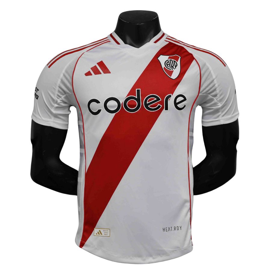 BRINDE-2025-02-03T174741.129_c941ed3a-bf57-47e5-a202-e403608c452a River Plate Home Authentic Player 2024/25 - Image 1