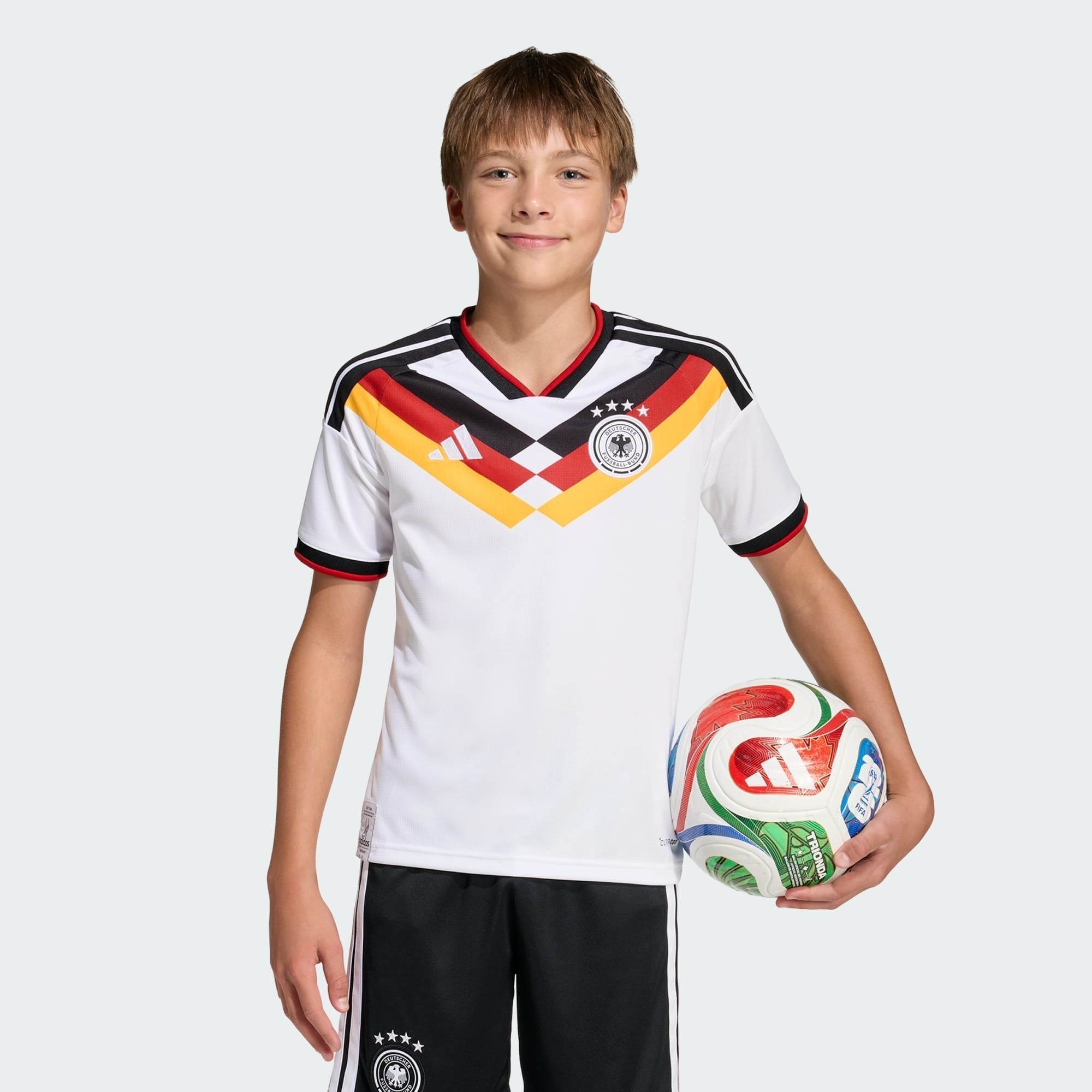 Camisa_I_Alemanha_26_Infantil_Br_3d258c70-1a68-4b3c-bf61-d4175e9bd50a Conjunto Infantil Alemanha 2026/27 I - Image 1