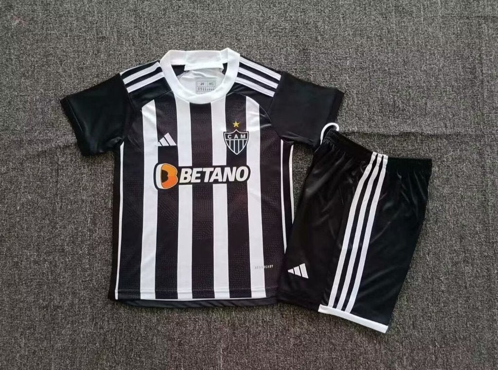 cn-11134207-7r98o-lx96251smecjb9_1a8ff46d-6254-4062-b7ff-2c92667c7377 Conjunto Infantil Atlético Mineiro Titular 24/25 - Image 1