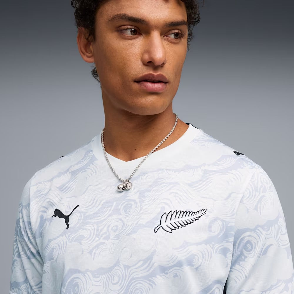 download_-_2026-03-25T211024.134_d7e39588-b0e3-4cf0-9c2c-f2fa84a78c5f Camisa Nova Zelândia 2026/27 II - Image 1